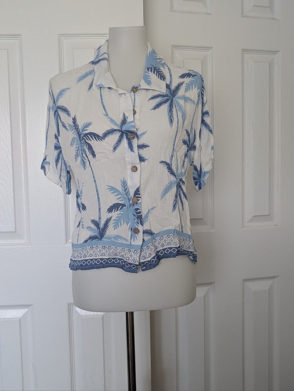 Women's Blue Palm-Print Button Front Hawaiian Top